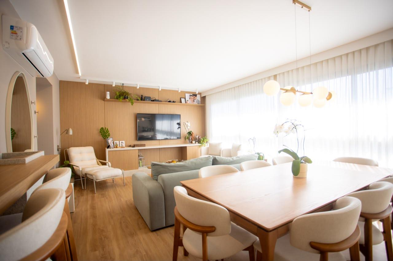 Sala integrada clara em obra realizada pela MEWA Engenharia